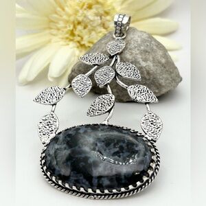 INDIGO GABBRO PENDANT